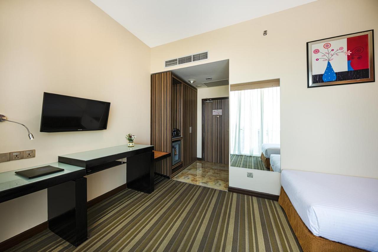 Pearl Grand By Rathna Hotel