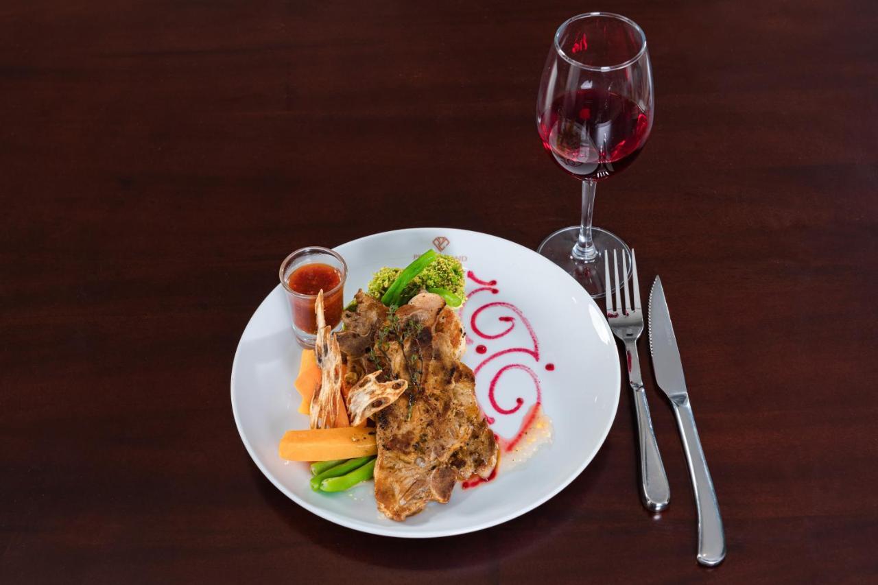Pearl Grand By Rathna 4*